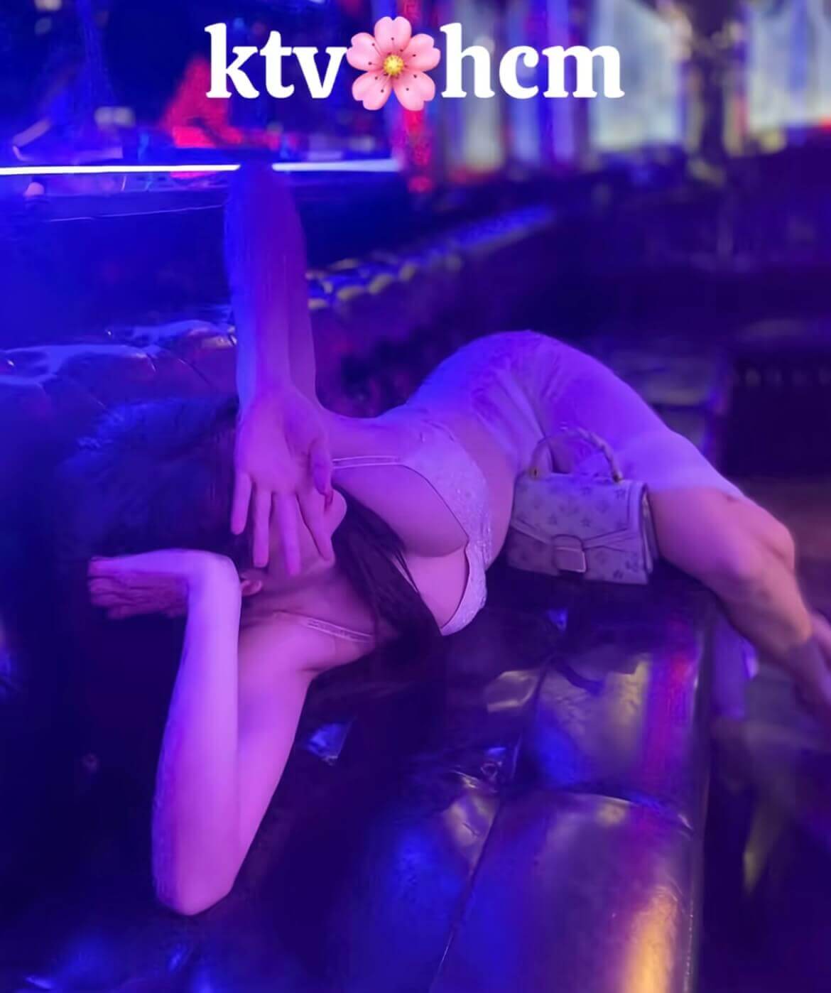 Tất Tần Tật Về KTV Karaoke Tay Vịn